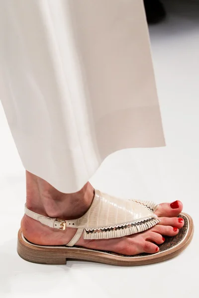 Look 48